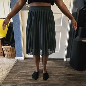 Elegant Dark Green Pleated Skirt